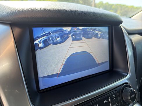 Used 2019 Chevrolet Suburban Premier image 10