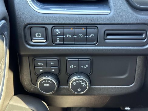 Used 2021 Chevrolet Tahoe Z71 image 18