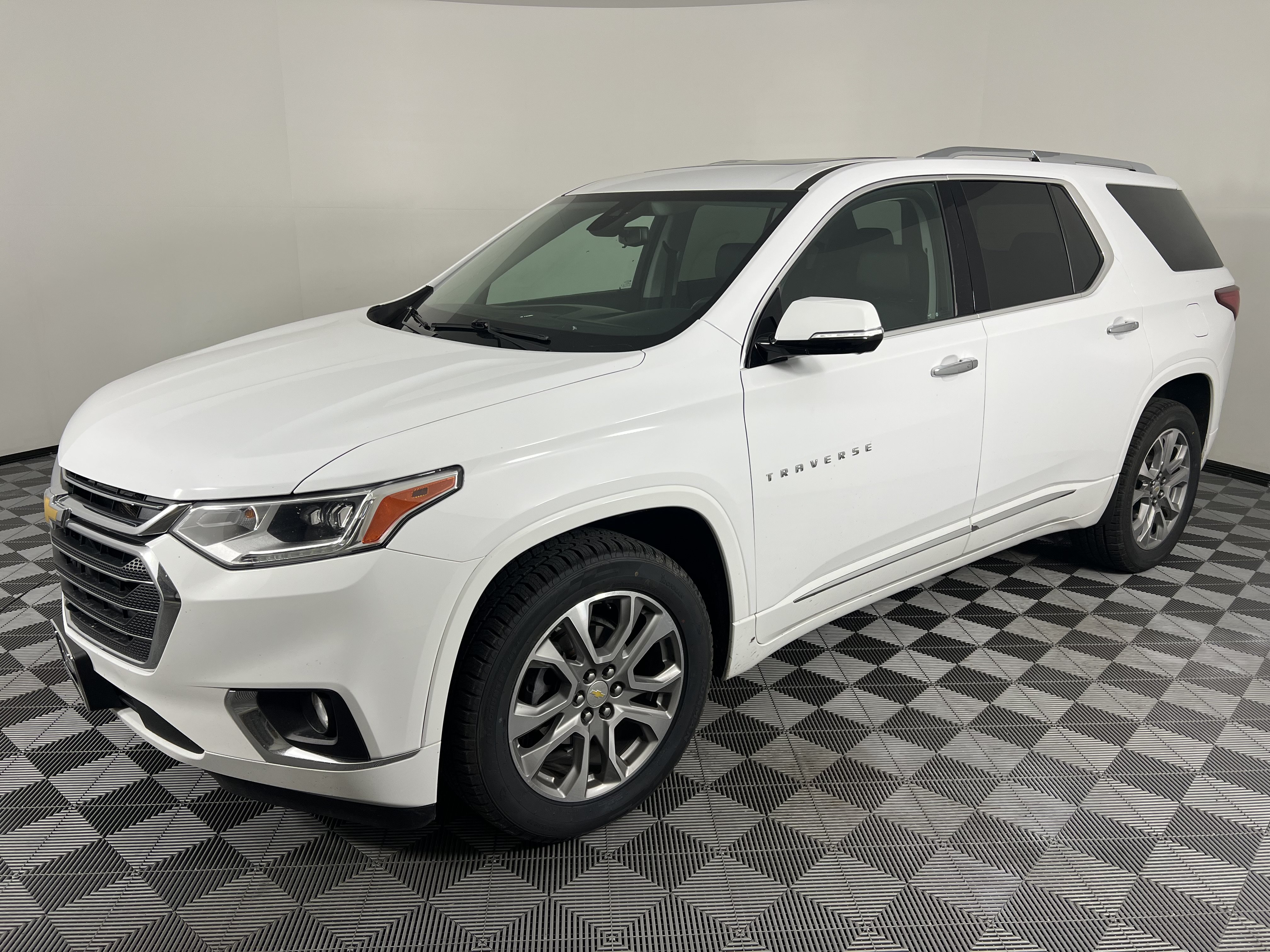 Used 2020 Chevrolet Traverse Premier w/ LPO, Floor Liner Package AWD/4WD image 7