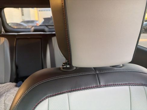 Used 2016 Chevrolet Equinox LTZ w/ Enhanced Convenience Package image 16