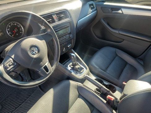 Used 2013 Volkswagen Jetta SE FWD image 6