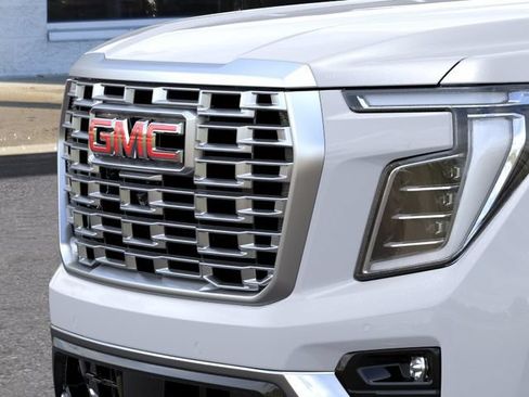 New 2026 GMC Yukon Denali w/ Denali Reserve Package AWD/4WD image 13