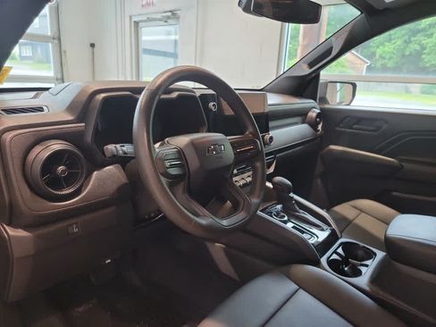 Used 2024 Chevrolet Colorado Trail Boss AWD/4WD image 11
