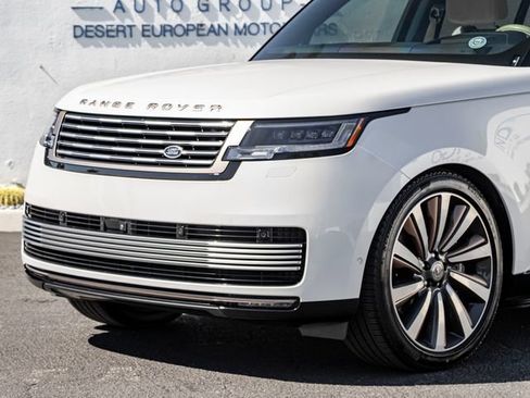 Used 2025 Land Rover Range Rover SV AWD/4WD image 2