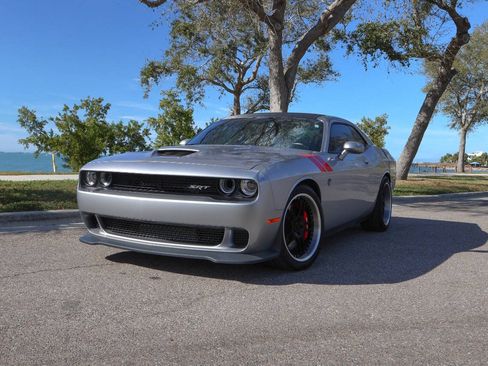 Used 2015 Dodge Challenger SRT Hellcat RWD image 10