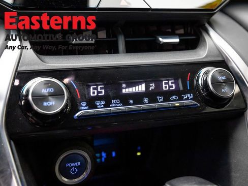 Used 2022 Toyota Venza LE image 19