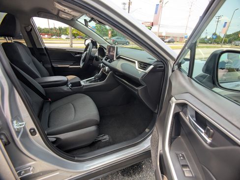 Used 2024 Toyota RAV4 XLE FWD image 12