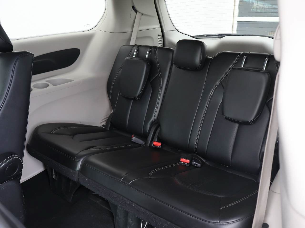 Used 2024 Chrysler Pacifica Limited FWD image 11