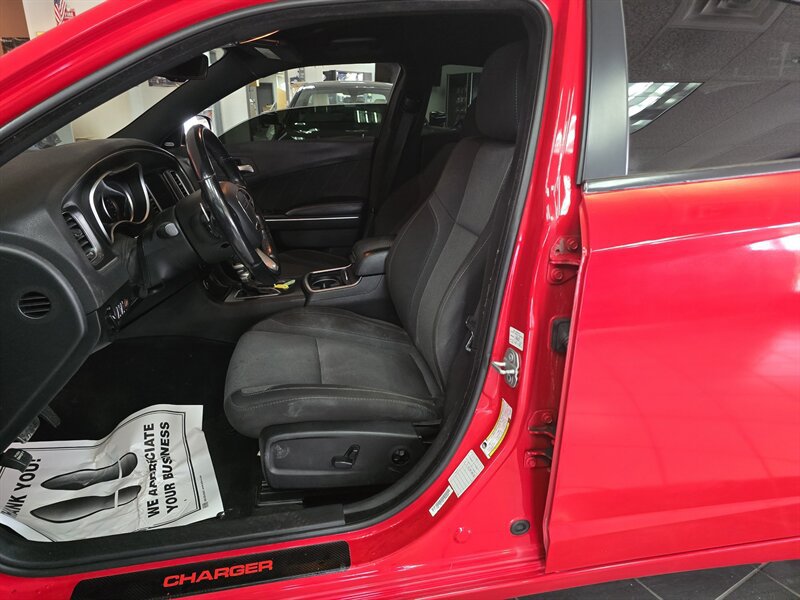 Used 2018 Dodge Charger R/T RWD image 10