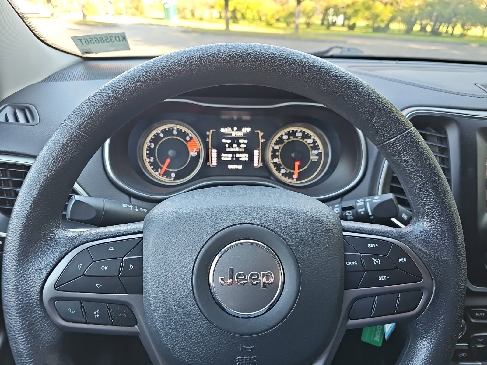 Used 2019 Jeep Cherokee Latitude w/ Popular Appearance Group FWD image 21