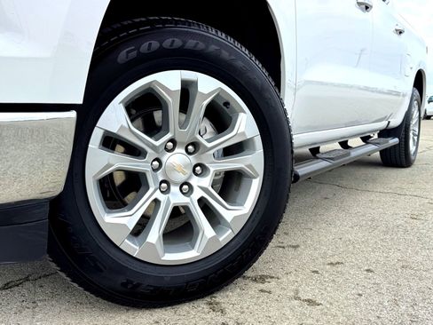 Used 2025 Chevrolet Silverado 1500 LTZ image 2