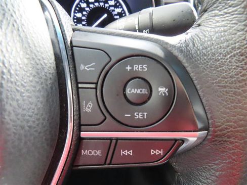 Used 2021 Toyota Avalon XLE w/ Moonroof Package FWD image 22