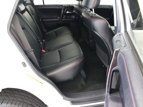 Used 2018 Toyota 4Runner TRD Off-Road Premium AWD/4WD image 34