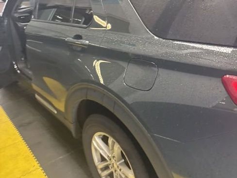 Used 2023 Ford Explorer XLT AWD/4WD image 16