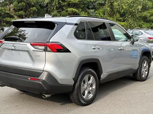 Used 2025 Toyota RAV4 XLE AWD/4WD image 4