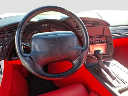 Used 1996 Chevrolet Corvette Coupe image 12