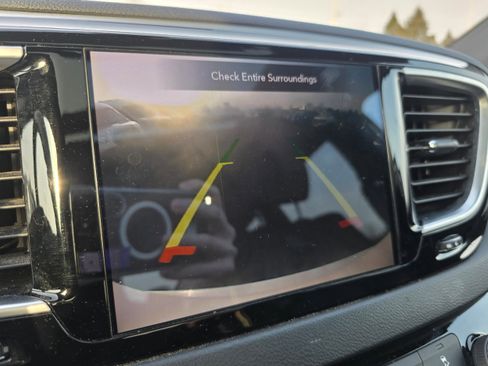 Used 2018 Chrysler Pacifica Touring-L Plus image 16