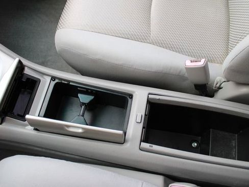 Used 2005 Toyota Highlander V6 AWD/4WD image 15