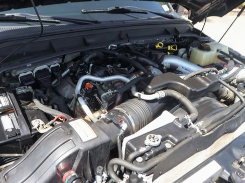 Used 2016 Ford F250 Lariat w/ Lariat Ultimate Package AWD/4WD image 14