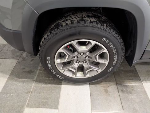 Used 2022 Jeep Cherokee Trailhawk w/ Comfort/Convenience Group AWD/4WD image 7