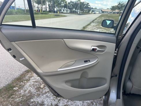 Used 2010 Toyota Corolla LE image 27