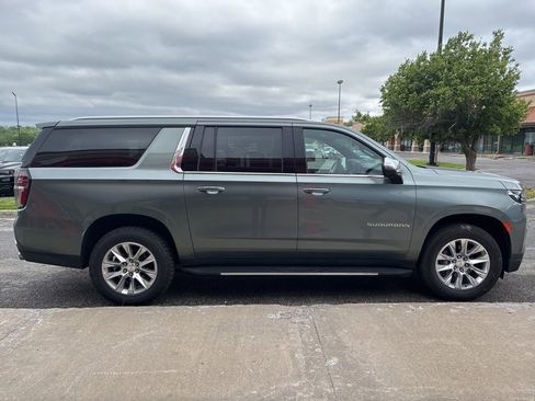 Used 2023 Chevrolet Suburban Premier AWD/4WD image 4