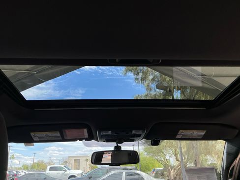 Used 2017 Toyota Tacoma TRD Off-Road image 32