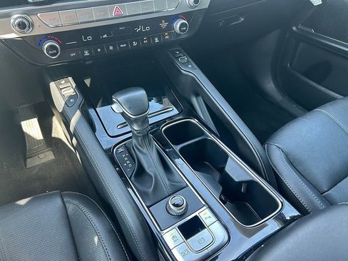 Used 2025 Kia Telluride EX w/ EX Captain's Chair Package FWD image 14