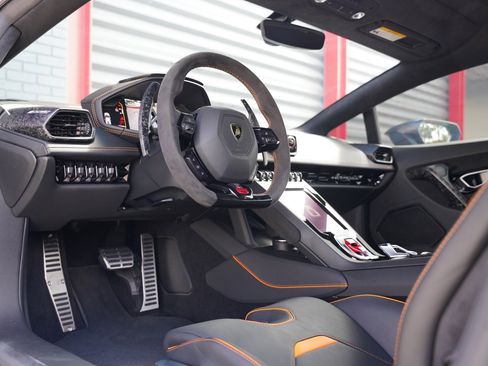 Used 2021 Lamborghini Huracan EVO image 41