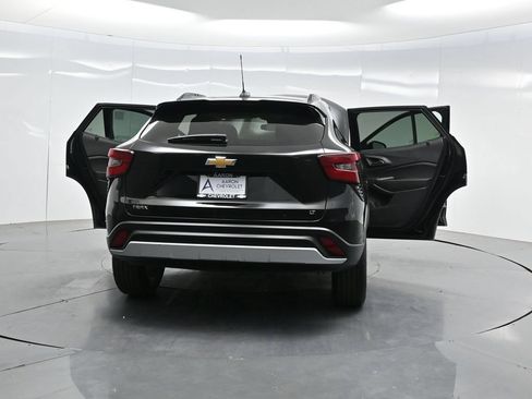 Used 2025 Chevrolet Trax LT FWD image 47