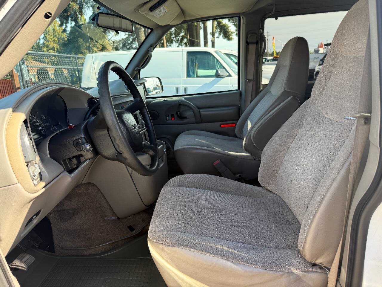 Used 2004 GMC Safari Passenger RWD image 18