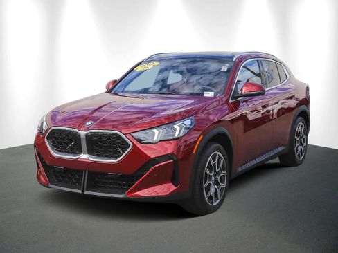 Used 2025 BMW X2 xDrive28i w/ Premium Package image 3