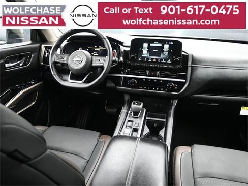 Used 2025 Nissan Pathfinder Platinum w/ Cargo Package image 10