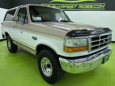 Used 1996 Ford Bronco XLT image 2