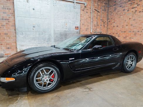 Used 2002 Chevrolet Corvette Z06 w/ Memory Pkg RWD image 8