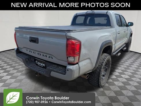 Used 2018 Toyota Tacoma TRD Off-Road w/ Technology Package AWD/4WD image 8