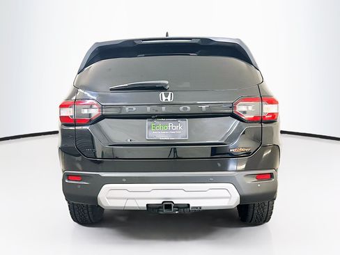 Used 2025 Honda Pilot TrailSport image 7
