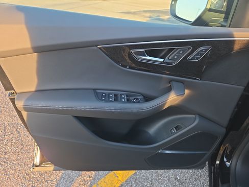 Used 2025 Audi Q8 Prestige w/ Prestige Package image 6