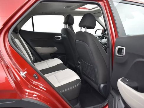 Used 2025 Hyundai Venue SEL FWD image 18