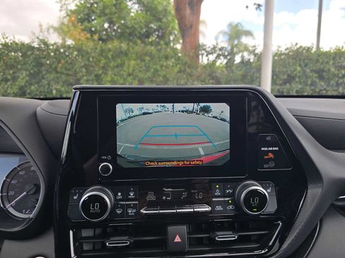 Certified 2024 Toyota Highlander XSE FWD image 31