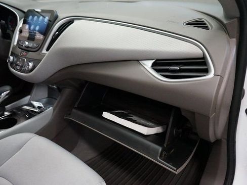 Used 2022 Chevrolet Malibu LS image 39