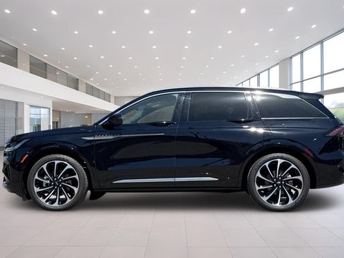 Certified 2024 Lincoln Nautilus Black Label AWD/4WD image 7