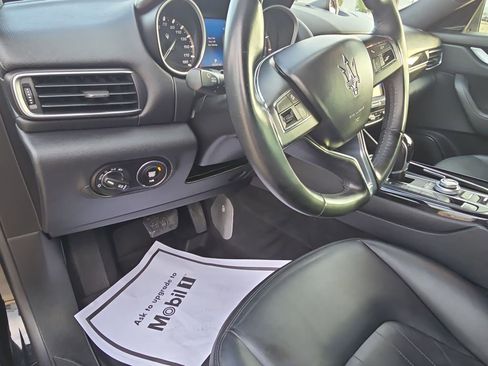 Used 2018 Maserati Levante Base image 11