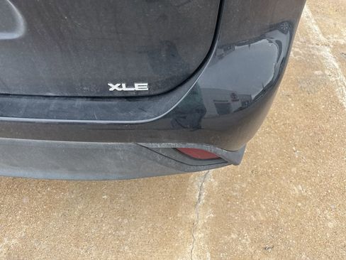 Used 2023 Toyota Highlander Bronze Edition image 5