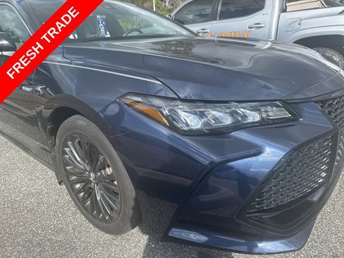 Used 2019 Toyota Avalon XSE image 3