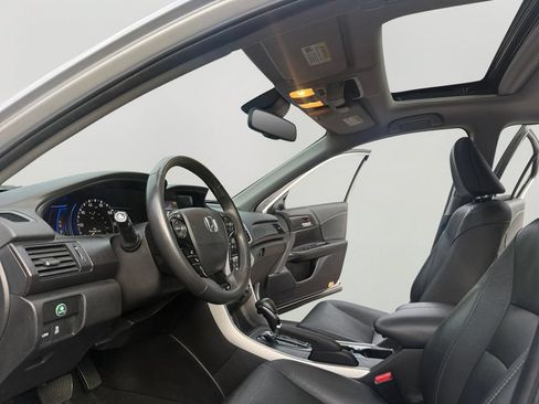 Used 2015 Honda Accord Touring image 9