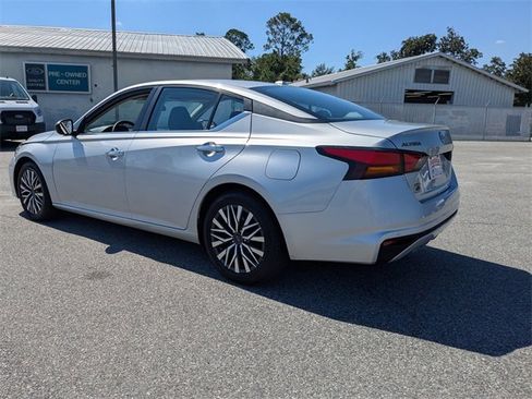 Used 2024 Nissan Altima 2.5 SV image 6