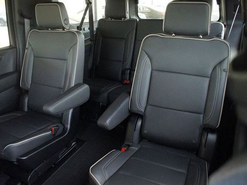 New 2025 Chevrolet Suburban Premier AWD/4WD image 8