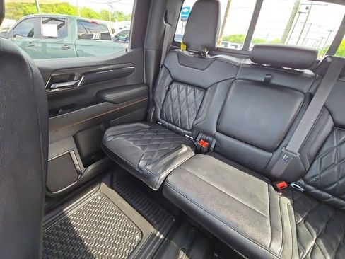Certified 2024 GMC Sierra 1500 AT4 w/ Technology Package AWD/4WD image 7
