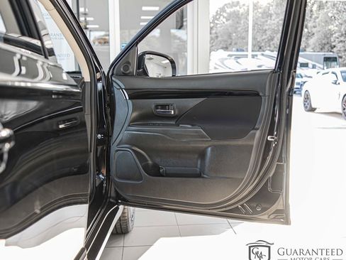 Used 2020 Mitsubishi Outlander ES FWD image 38
